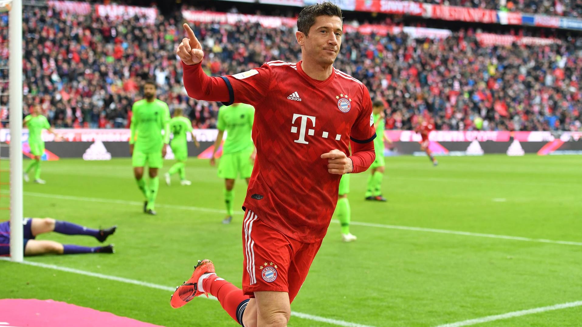 Jubel bald in einem anderen Trikot? Bayern-Torjäger Robert Lewandowski.