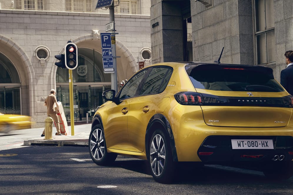 Mit dem Strom schwimmen: Der neue Peugeot 208 soll wie sein Verwandter Opel Corsa auch als reines Elektroauto auf den Markt kommen.