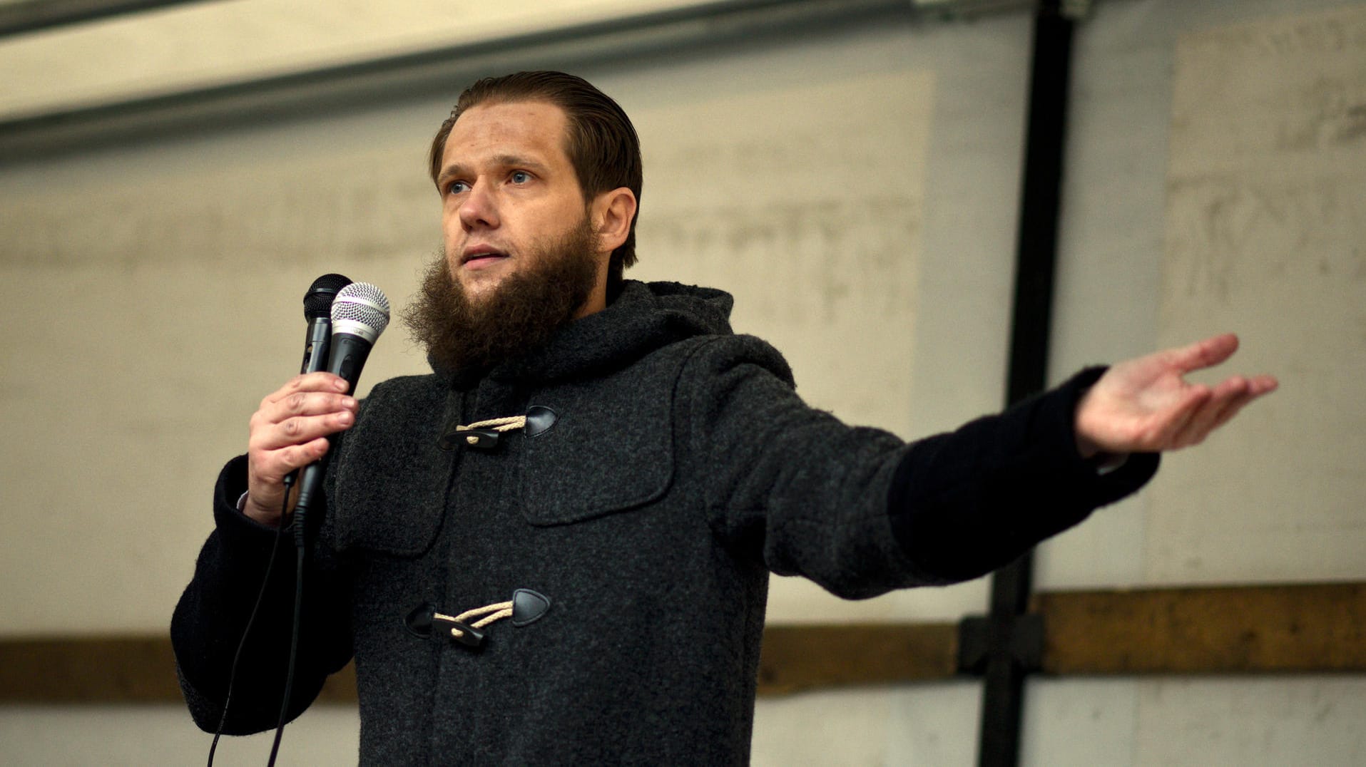 Sven Lau auf einer Veranstaltung im Jahr 2015 in Wuppertal: Lau war einer der bekanntesten deutschen Salafisten. Nach Angaben eines Gerichts hat er sich von seinen Überzeugungen distanziert.