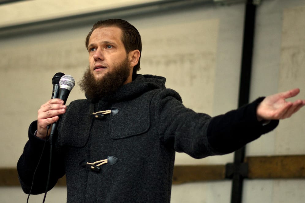 Sven Lau auf einer Veranstaltung im Jahr 2015 in Wuppertal: Lau war einer der bekanntesten deutschen Salafisten. Nach Angaben eines Gerichts hat er sich von seinen Überzeugungen distanziert.
