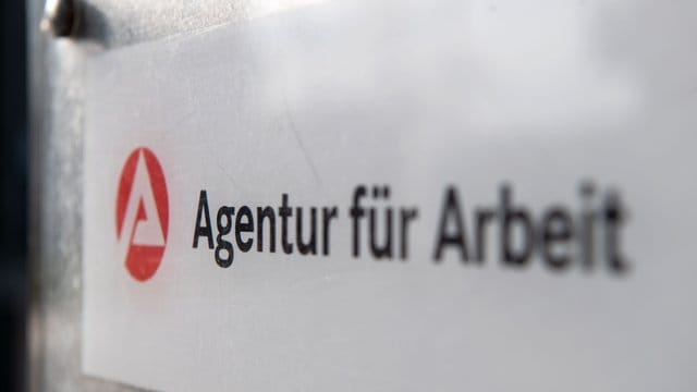 Die Agentur für Arbeit berät Jugendliche bei der Jobsuche.