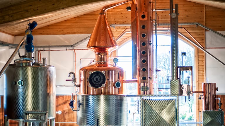 Pot Still der Destillerie & Brennerei Heinrich Habbel: Spezielle Brennverfahren können lange Lagerzeiten unnötig machen.