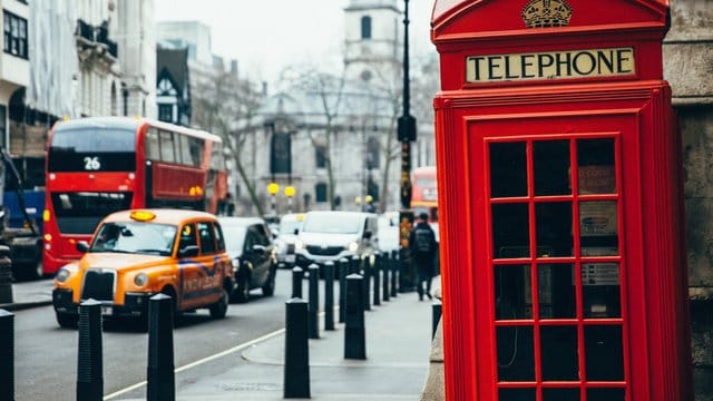 Very British: Dem Inselvolk werden viele Eigenarten nachgesagt - Autofahrer müssen sich auf jeden Fall auf den Linksverkehr einstellen.