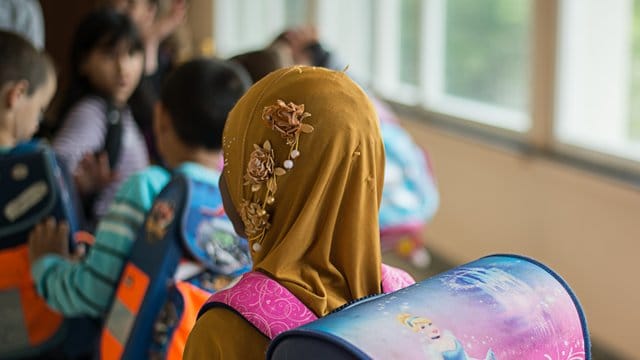 Das neue Kopftuchverbot in Österreich richtet sich explizit an junge Schülerinnen und gilt bis zum Ende des Schuljahres, in dem die Mädchen zehn Jahre alt werden.