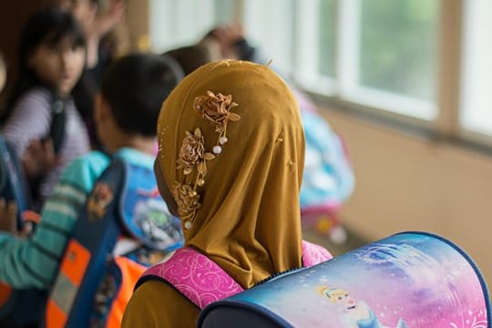 Das neue Kopftuchverbot in Österreich richtet sich explizit an junge Schülerinnen und gilt bis zum Ende des Schuljahres, in dem die Mädchen zehn Jahre alt werden.