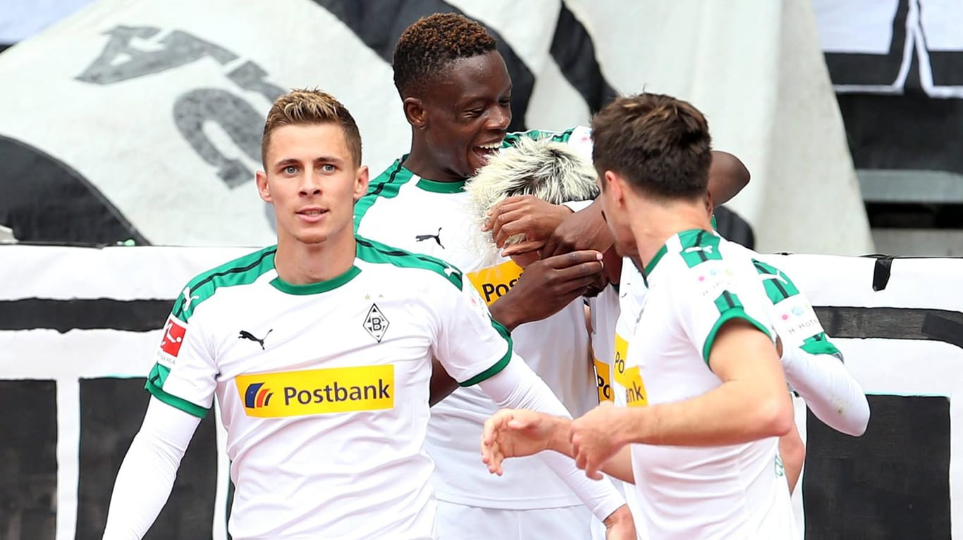 Tragen ab nächster Saison "Rauchschwaden" auf dem Trikot: Die Spieler von Borussia Mönchengladbach.
