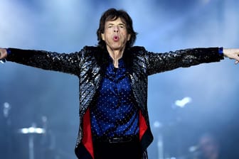 Mick Jagger: Auf Instagram zeigt er, dass er nach seiner Operation wieder tanzen kann.