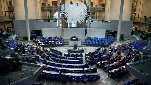 Der Gesetzesvorschlag von Innenminister Seehofer stößt bei der Opposition im Bundestag auf Kritik.