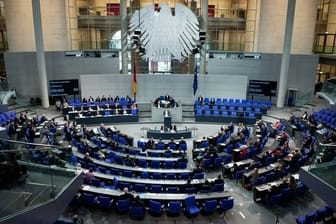Der Gesetzesvorschlag von Innenminister Seehofer stößt bei der Opposition im Bundestag auf Kritik.