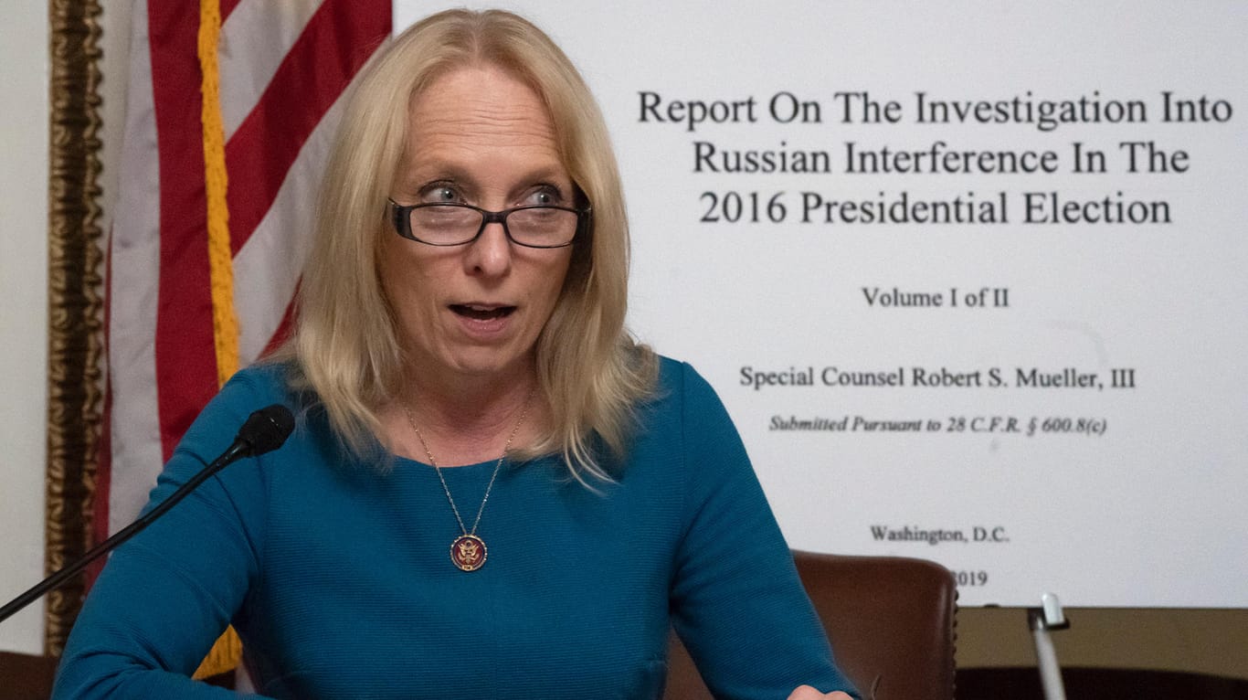Washington: Mary Gay Scanlon, demokratische Abgeordnete im US-Repräsentantenhaus und Mitglied des Justizkomitees, beginnt eine vollständige Lesung des Berichts von Sonderermittler Mueller.
