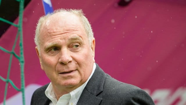 Verteidigt den Ablöse-Wahnsinn: Bayern-Präsident Uli Hoeneß.