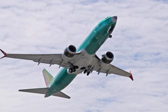 Eine Boeing 737 Max: Trotz eines Software-Updates dürfen die Maschinen erst mal weiterhin nicht abheben.