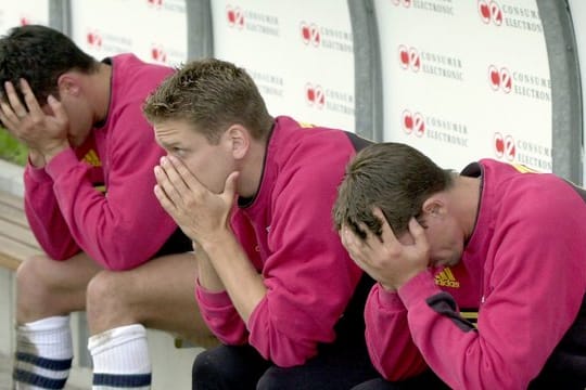 Die Bayer-Profis Michael Ballack, Bernd Schneider und Torben Hoffmann (v.