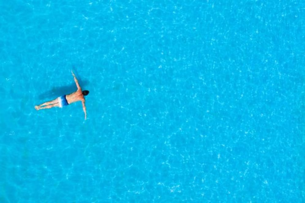 Rückenschonend durchs Wasser gleiten: Schwimmen ist eine sehr gesunde Sportart - wenn man sie denn beherrscht.