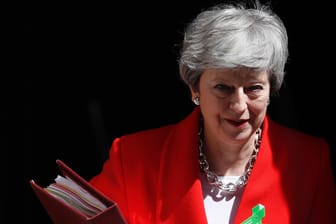 Theresa May verlässt ihren Amtssitz in London: Die britische Premierministerin will Anfang Juni einen Zeitplan für ihren Rückzug vorstellen.