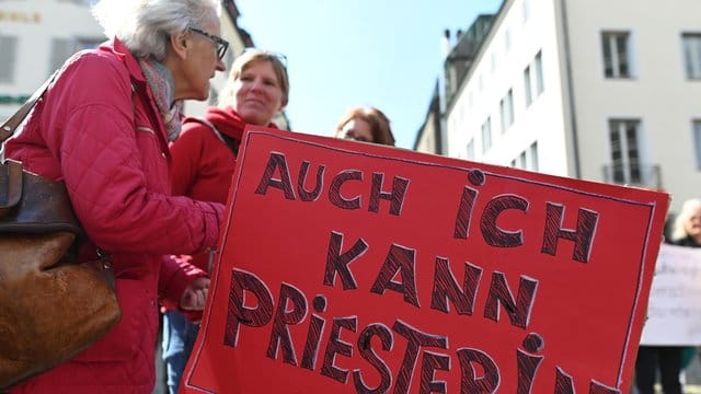 Bistümer haben mit Verständnis auf den Proteststreik katholischer Frauen reagiert.