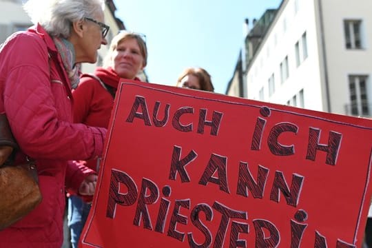 Bistümer haben mit Verständnis auf den Proteststreik katholischer Frauen reagiert.