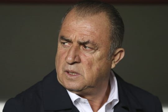 Galatasaray und Trainer Fatih Terim wollen im direkten Duell den Konkurrenten Istanbul Basaksehir distanzieren.