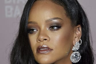 Rihanna greift mit deutlichen Worten in die Abtreibungsdebatte ein.