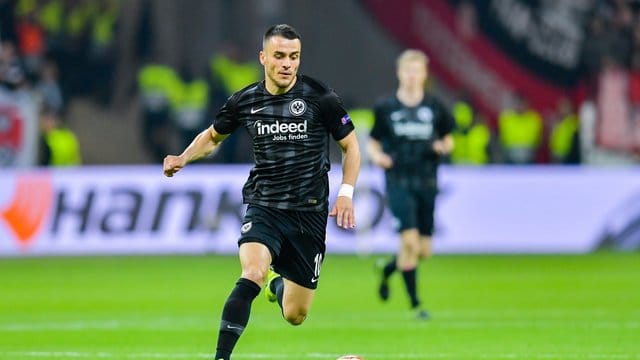 Die Eintracht hat HSV-Leihgabe Filip Kostic fest verpflichtet und bis 2023 gebuinden. Die Eintracht hat HSV-Leihgabe Filip Kostic fest verpflichtet und bis 2023 gebuinden.