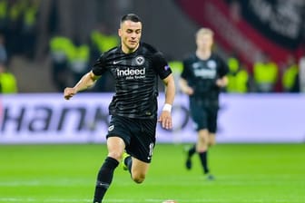 Die Eintracht hat HSV-Leihgabe Filip Kostic fest verpflichtet und bis 2023 gebuinden.