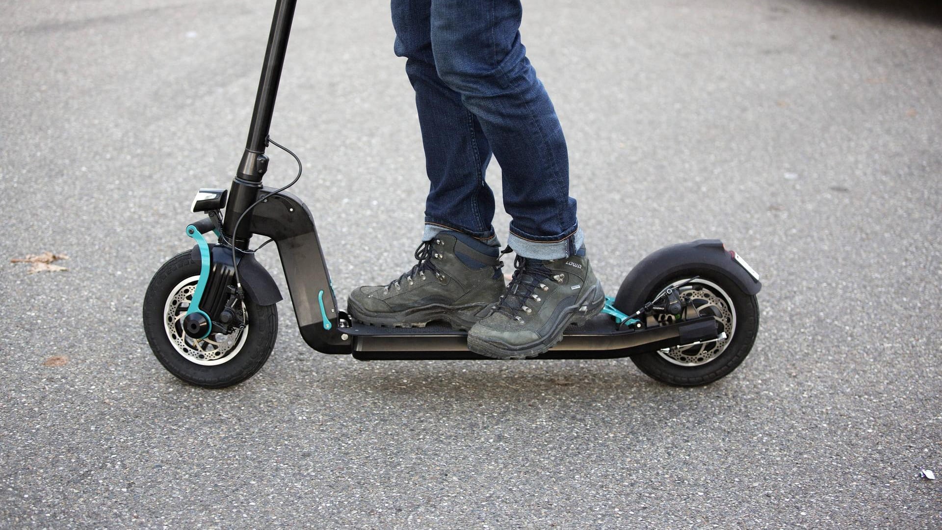 Tretroller mit Elektromotor: In vielen Städten stehen Verleiher solcher Roller schon in den Startlöchern.