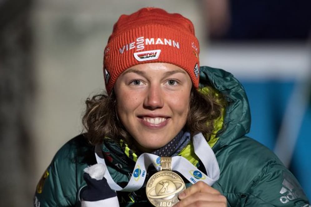 Biathlon-Star Laura Dahlmeier hat überraschend die sportliche Karriere beendet.