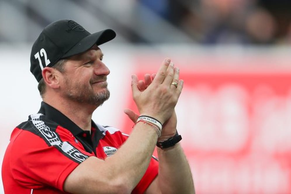 Paderborns Trainer Steffen Baumgart will mit seinem Team den zweiten Platz verteidigen.