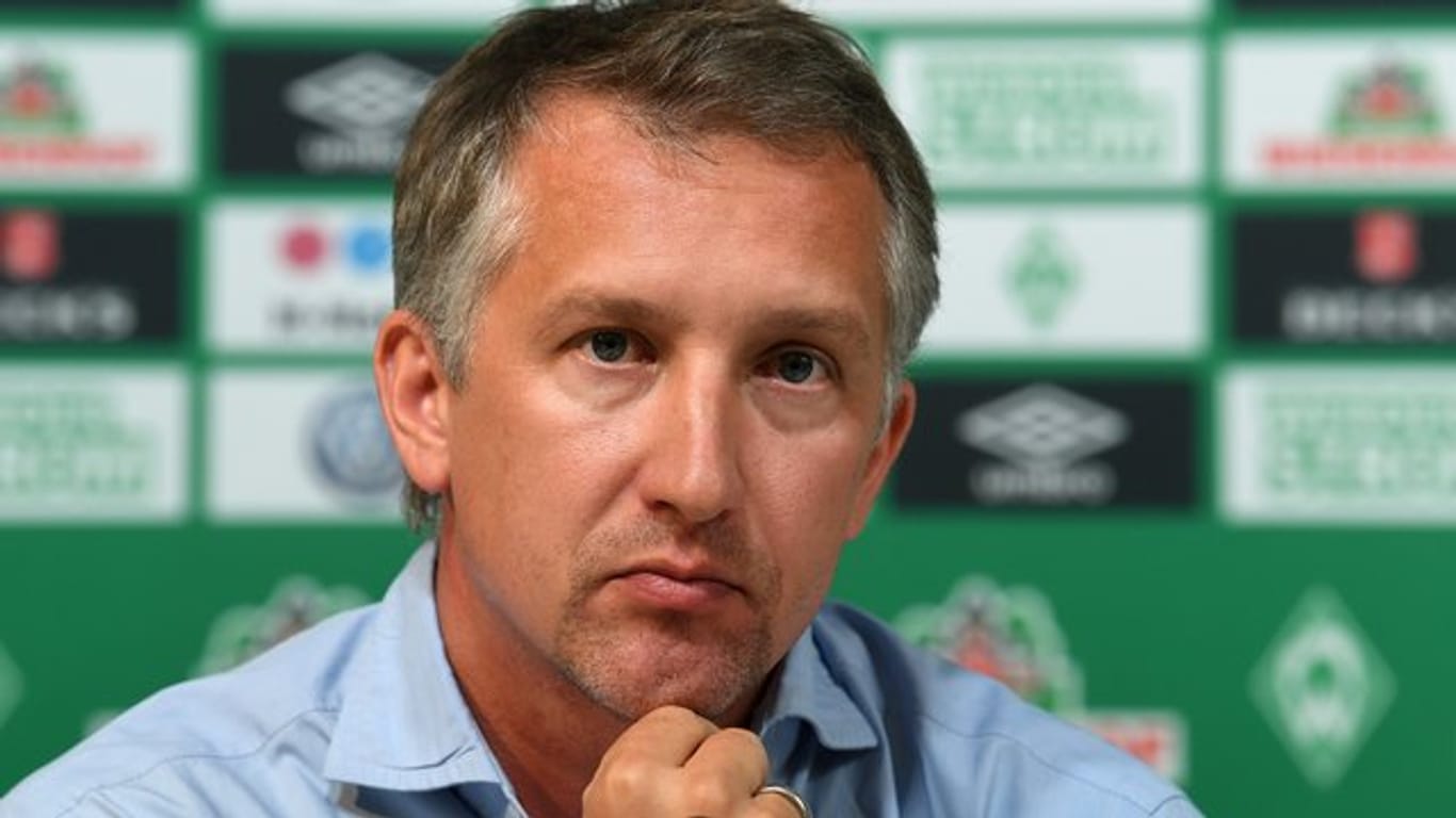 Droht der Putzeimer: Werder-Sportchef Frank Baumann.