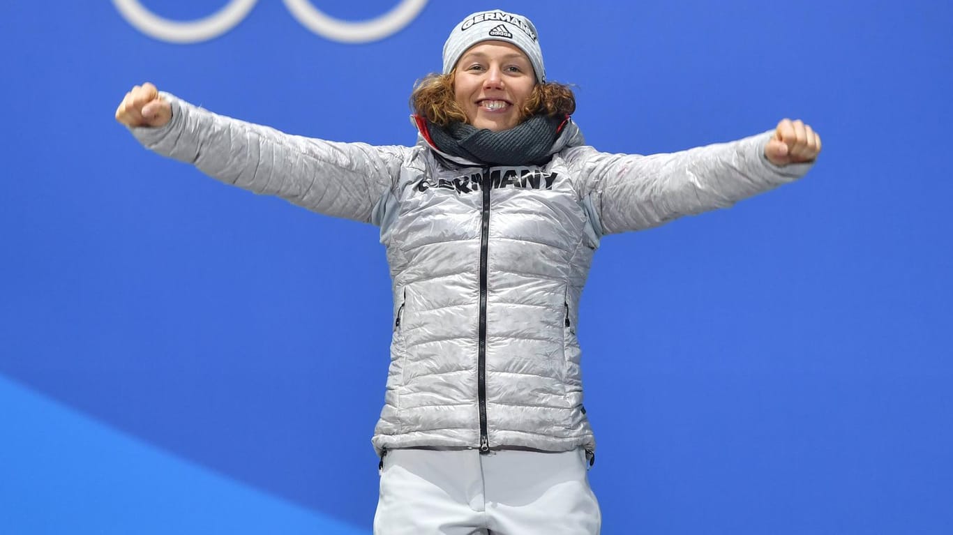 Olympia 2018: Laura Dahlmeier bei der Siegerehrung in Pyeongchang.