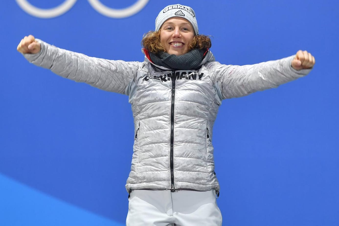 Olympia 2018: Laura Dahlmeier bei der Siegerehrung in Pyeongchang.