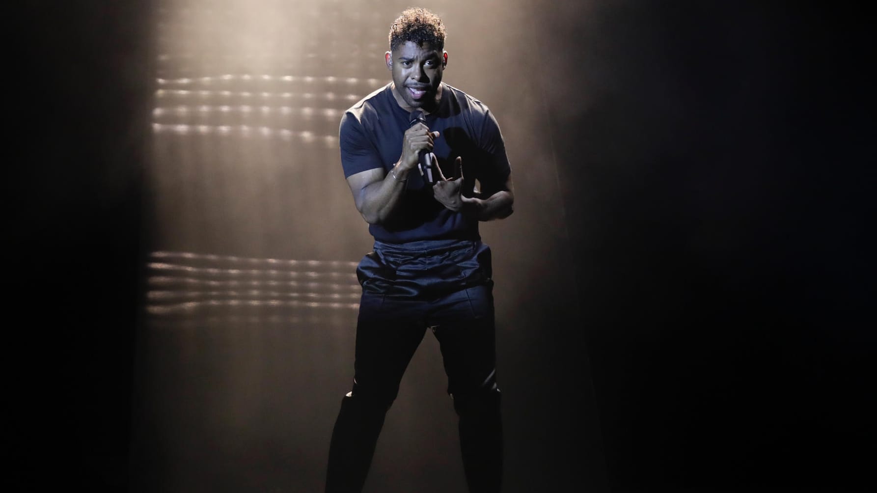 Schweden: John Lundvik mit "Too Late For Love"