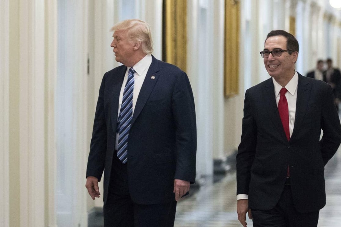 Präsident Donald Trump und Finanzminister Steven Mnuchin: Die Republikaner weisen die Forderung des von den Demokraten dominierten Repräsentantenhauses als politisch motiviert zurück.