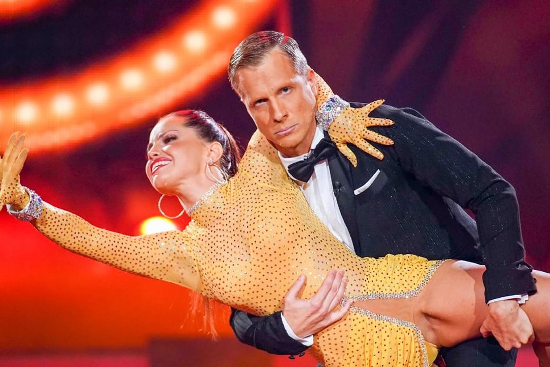 Christina Luft und Oliver Pocher: Sie tanzten eine Rumba zu "Goldfinger".