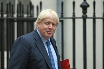 Der damalige britische Außenminister Boris Johnson kommt im Herbst 2017 zu einer Kabinettssitzung in die Downing Street.