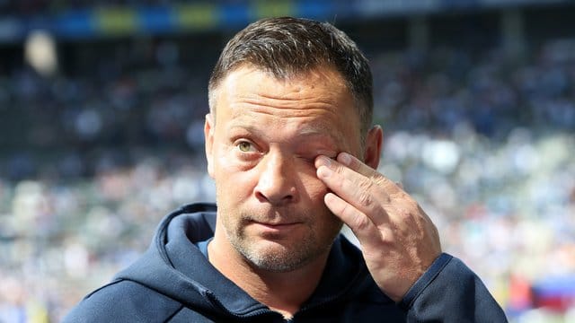 Sichtlich gerührt: Hertha-Coach Pal Dardai bei seiner Verabschiedung vor dem Spiel gegen Leverkusen.