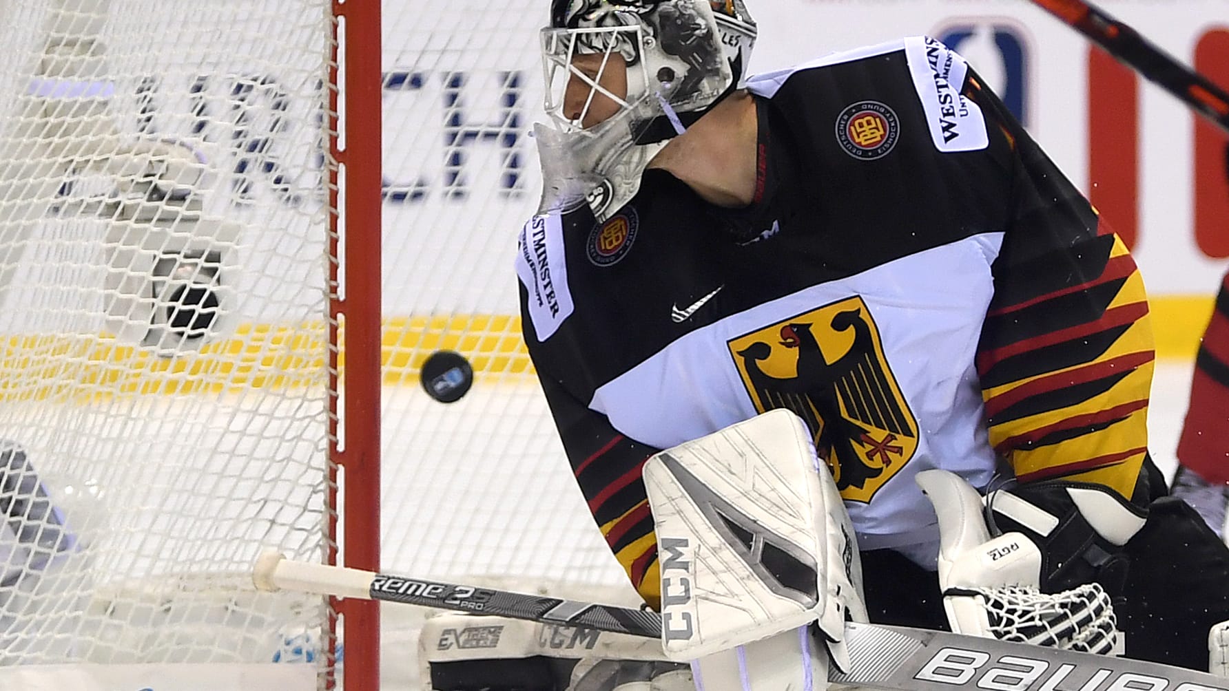 Hatte gegen Kanada wenig zu lachen: Deutschlands Goalie Niklas Treutle.