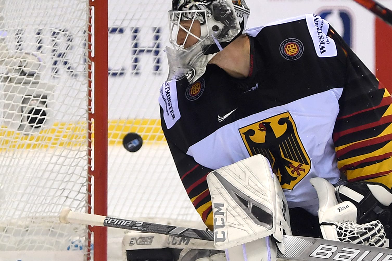 Hatte gegen Kanada wenig zu lachen: Deutschlands Goalie Niklas Treutle.