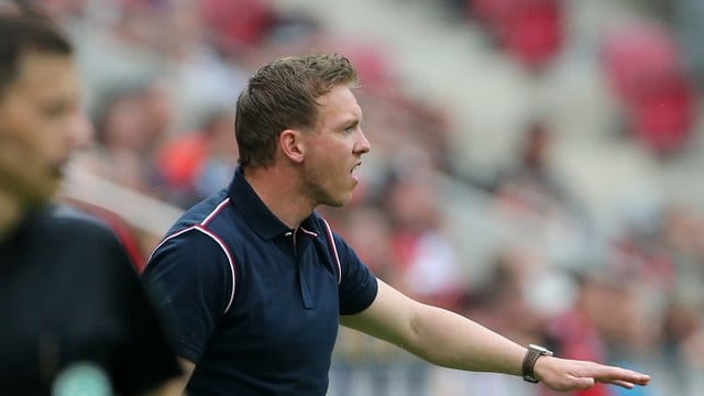 Hoffenheims Trainer Julian Nagelsmann ist enttäuscht nach der Niederlage in Mainz.