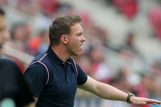 Hoffenheims Trainer Julian Nagelsmann ist enttäuscht nach der Niederlage in Mainz.
