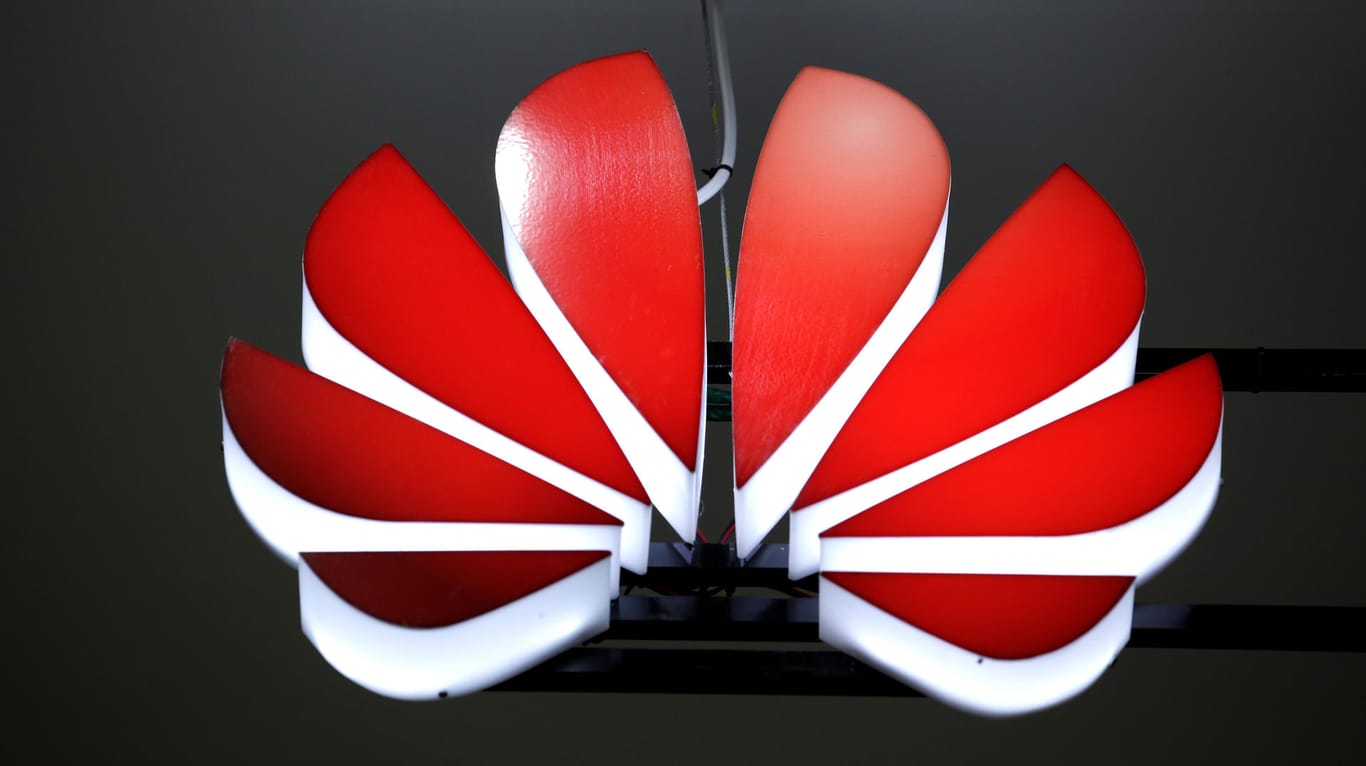 Ein "Huawei"-Logo: Die USA verdächtigen den chinesischen Konzern, für die Volksrepublik zu spionieren – Huawei weist die Vorwürfe zurück. (Archivbild)
