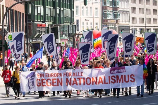 Unter dem Motto "Ein Europa für Alle - Deine Stimme gegen Nationalismus" rufen mehr als 150 Organisationen in Deutschland und europäischen Städten zu Demonstrationen auf.