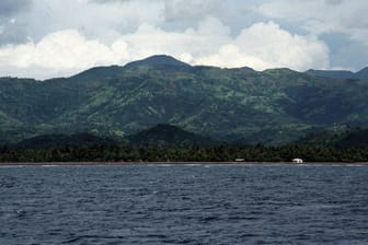 Eine Hafenbucht auf Lombok: Der Prozess fand auf der indonesischen Insel statt, wo der Angeklagte im Januar kurzzeitig aus dem Gefängnis verschwand. (Archivbild)