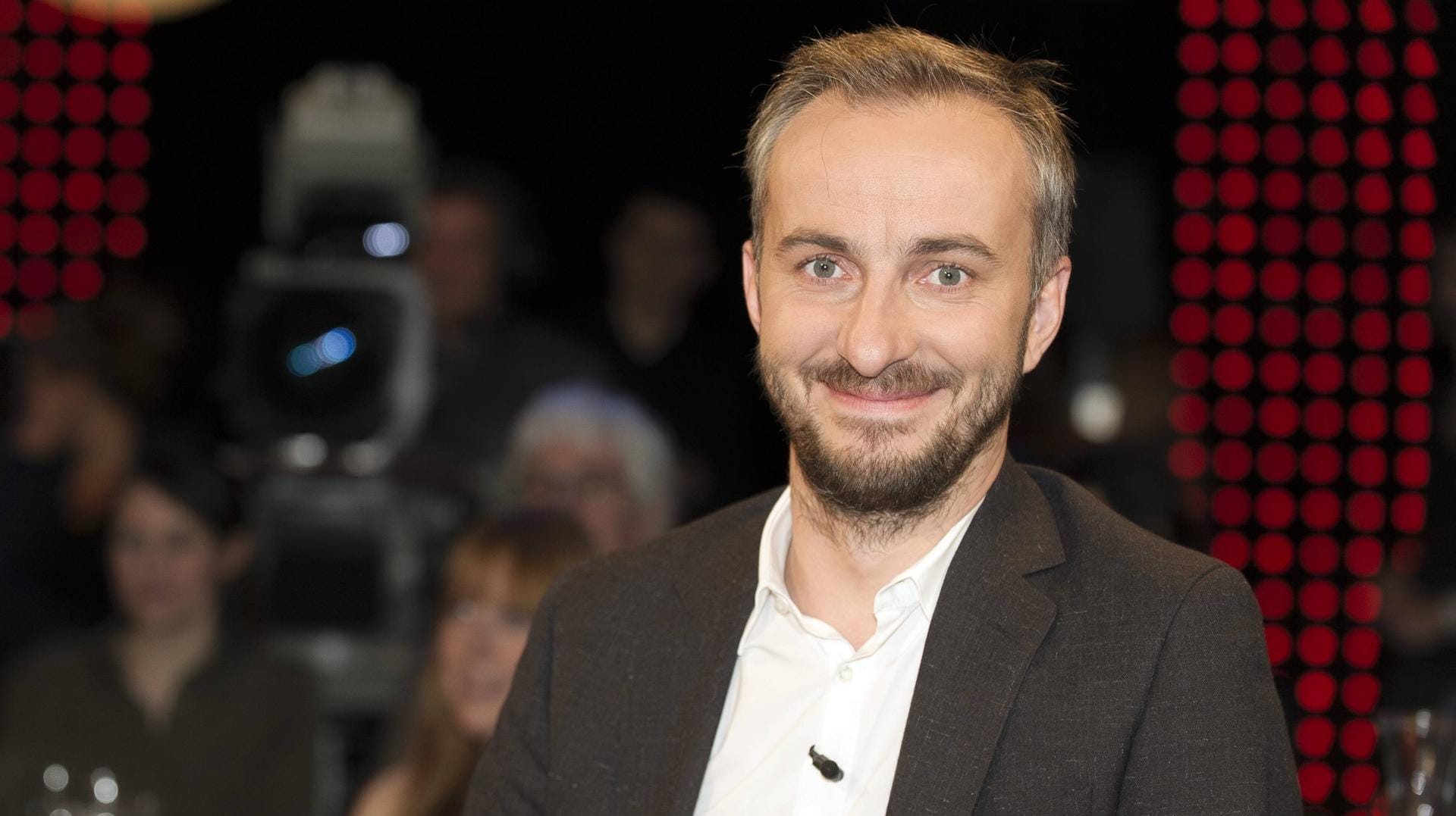 Jan Böhmermann bei einer Talkshow