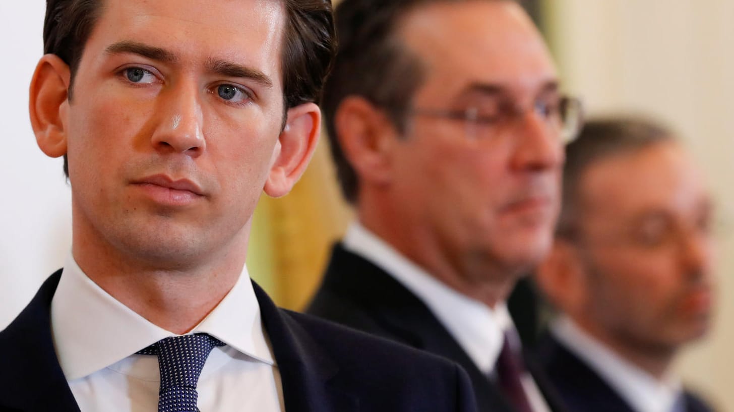 Kanzler Sebastian Kurz mit Ex-Vize-Kanzler Strache und Herbert Kickl: Die Regierungskrise in Österreich spitzt sich zu. Kanzler Sebastian Kurz mit Ex-Vize-Kanzler Strache und Herbert Kickl: Die Regierungskrise in Österreich spitzt sich zu.