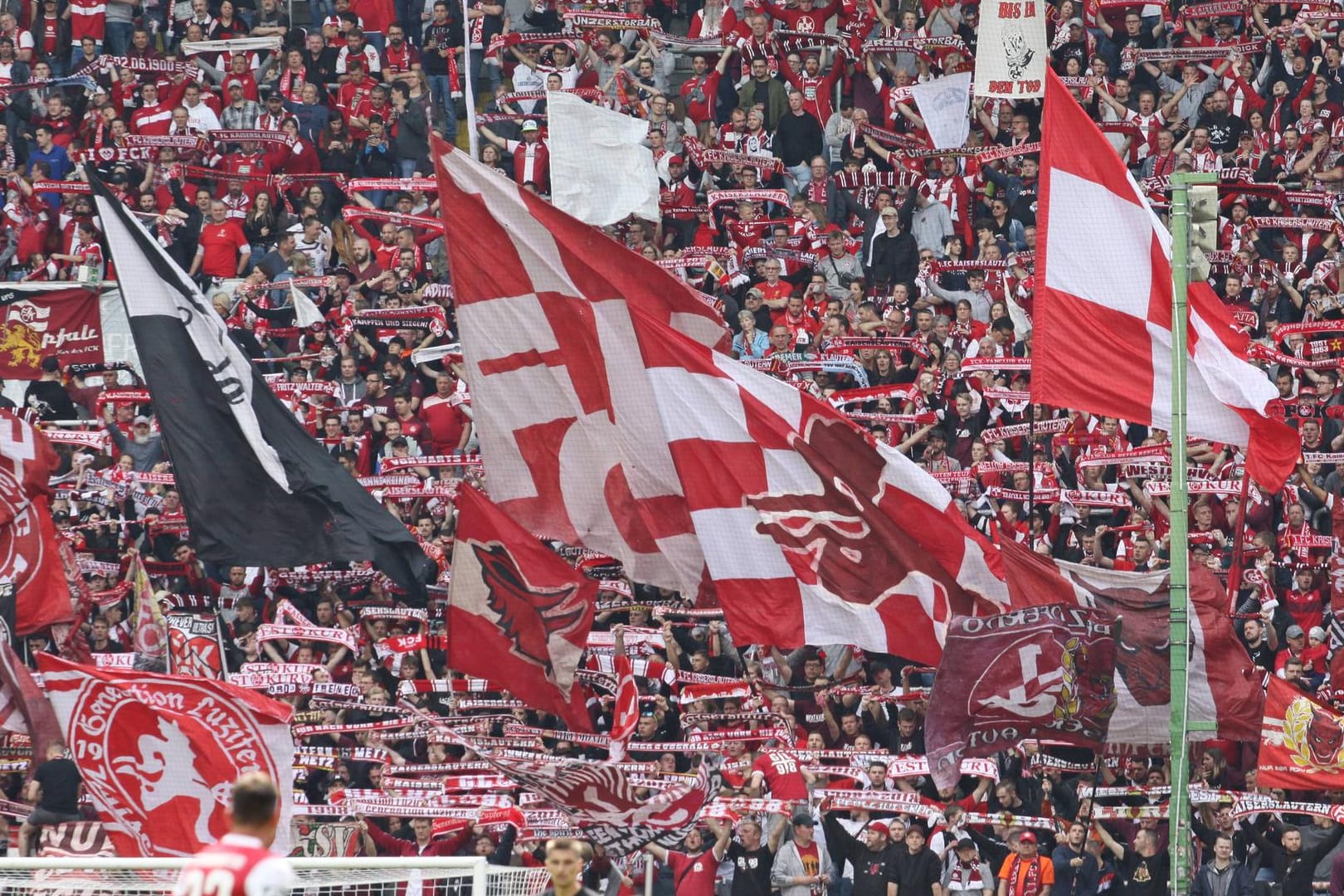 Mit durchschnittlich 21.315 Fans pro Heimspiel liegt der 1. FC Kaiserslautern auf Platz eins der Zuschauertabelle.