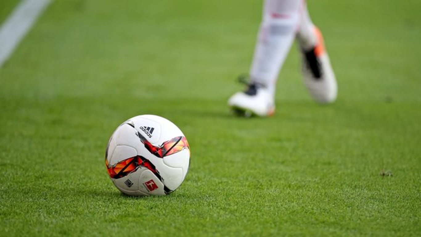 Die Nachwuchsteams des BVB und dem VfB Stuttgart bestreiten das Finale um die deutsche A-Juniorenmeisterschaft.