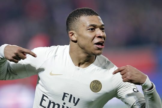 Stürmerstar Kylian Mbappe jubelt über ein Tor für Paris Saint Germain.