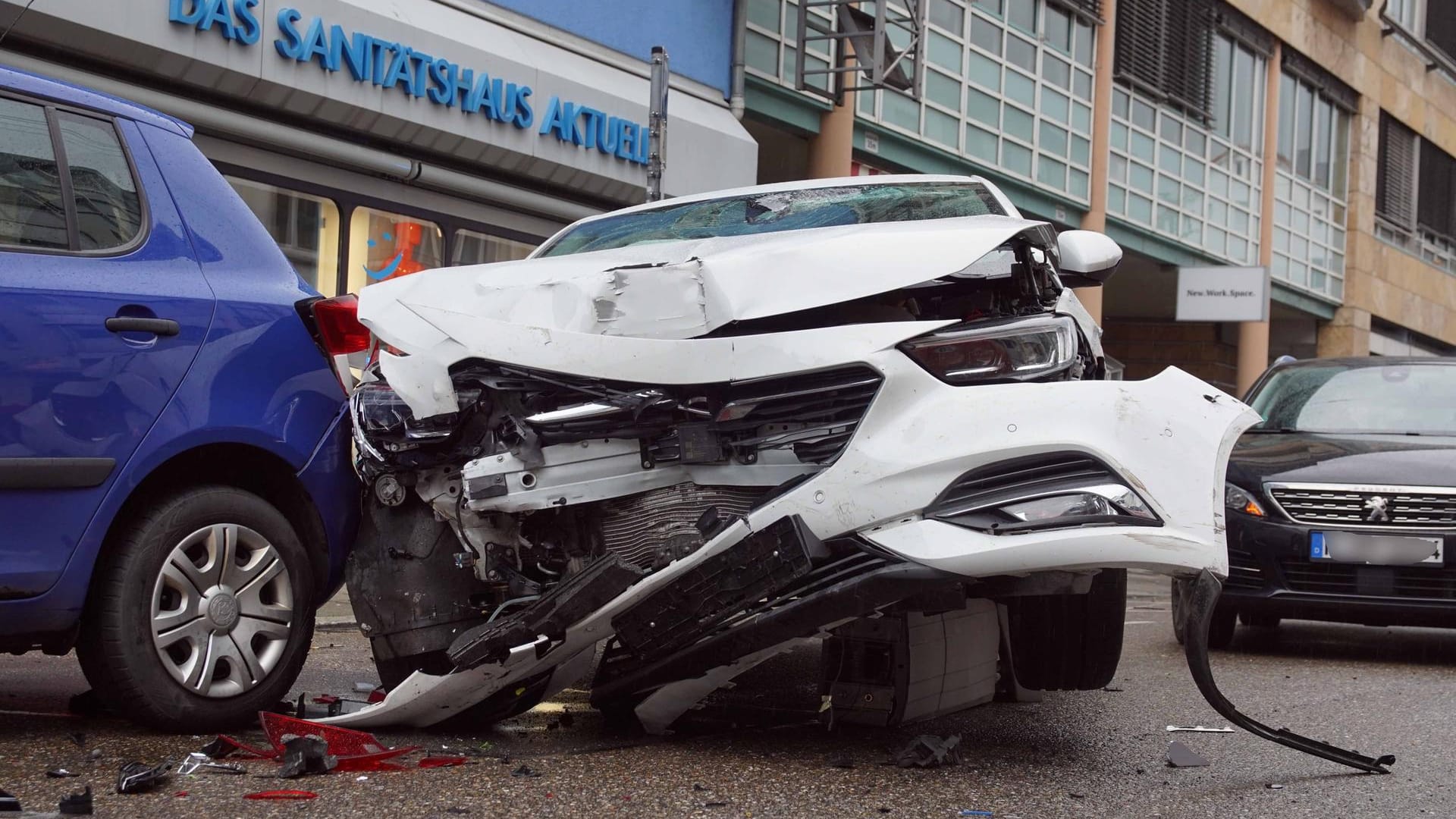 Erheblicher Sachschaden bei Verkehrsunfall in Stuttgart-West