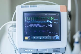 Elektrokardiogramm: Das Gerät prüft die Funktion des Herzens.